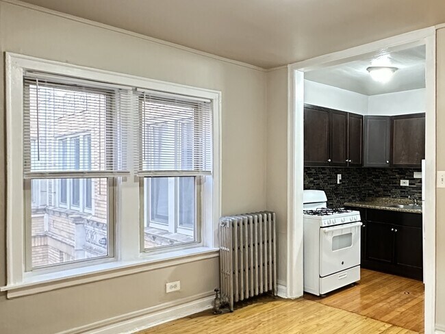 Photo - 4265 W Addison St Unidad 2