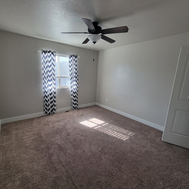 Photo - Spacious Modern Townhome