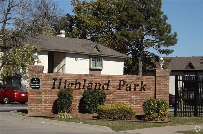 Building Photo - 3 bed upstairs condo in Norman, community ... Unit 4
