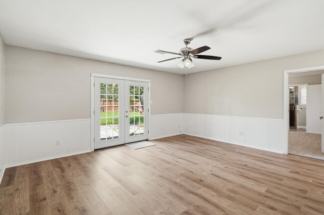 Photo - 2119 Williamsburg Ct S