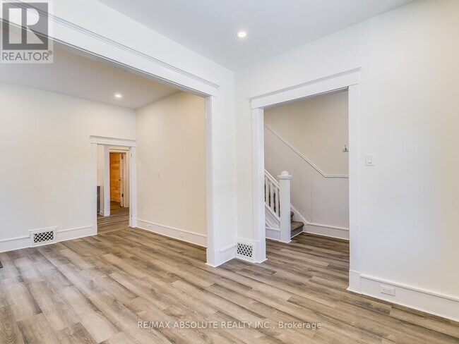 Photo - 222 Plymouth St