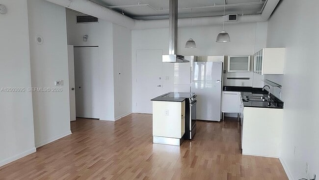 Photo - 10 SW South River Dr Unit 802