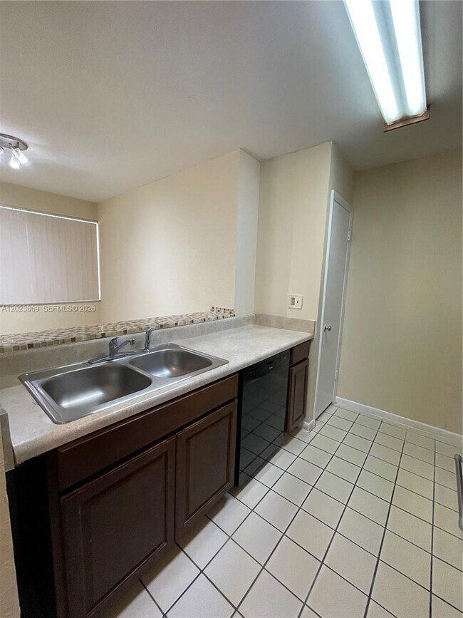 Photo - 2881 N Oakland Forest Dr Unit 102