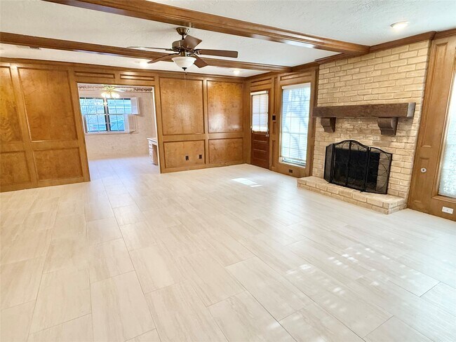 Photo - 16711 Sir William Dr