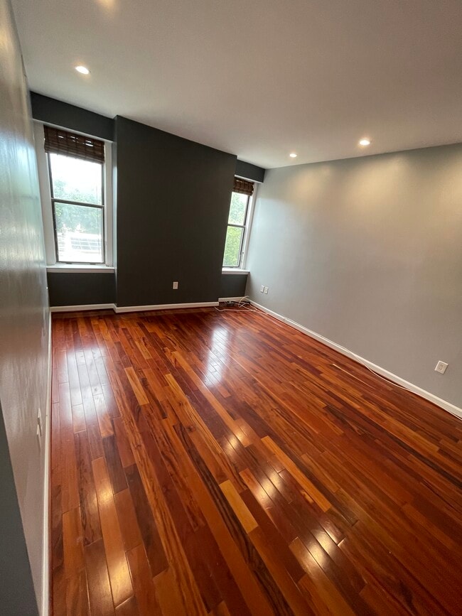 Spacious Living Room - 13'6" x 11'6" - 1763 Columbia Rd NW Unit 401