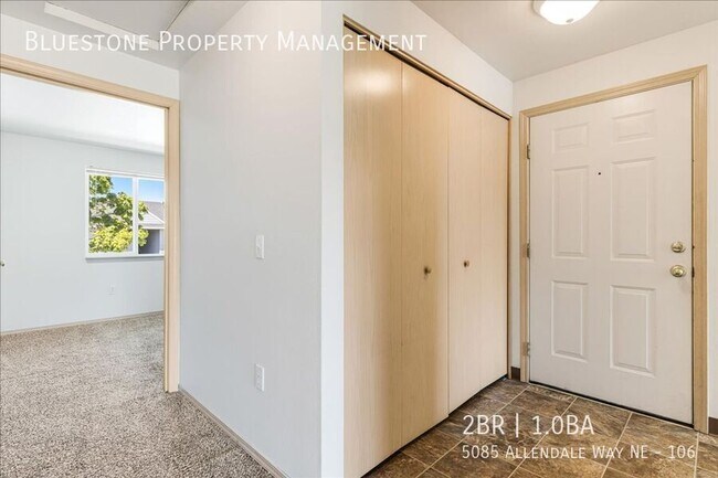 Photo - New LVP flooring in this Spacious 2-bedroo... Unidad 106