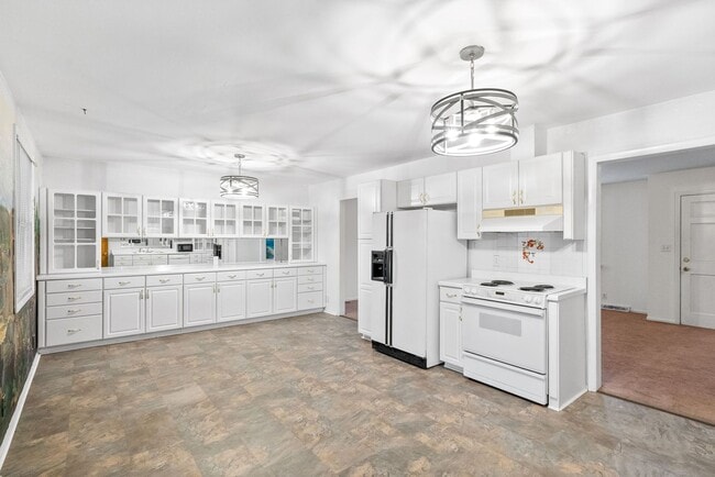 Photo - 3 Bedroom Pet Friendly Home For Rent With Finished Basement!