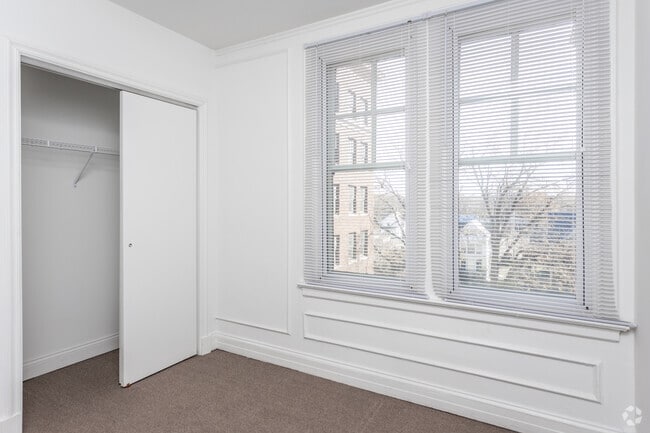 1BR, 1BA - 676 SF - Commonwealth