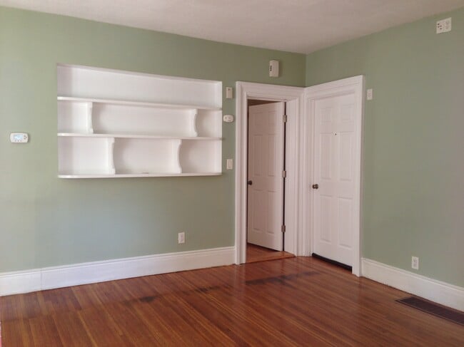 Living room (1) - 16 Day Ave