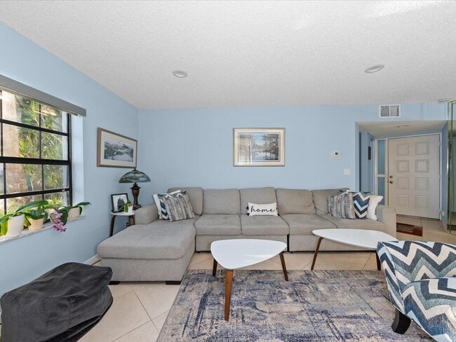 Photo - 5415 Verona Dr Unit C