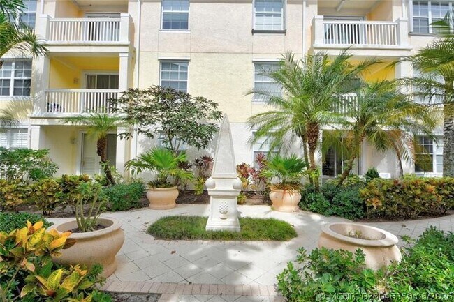 275 Murcia Dr Unit 208