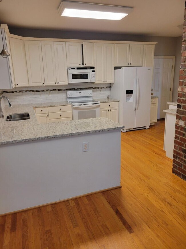 Photo - Awesome 4br/2.5ba in exc Cary Location! Av...