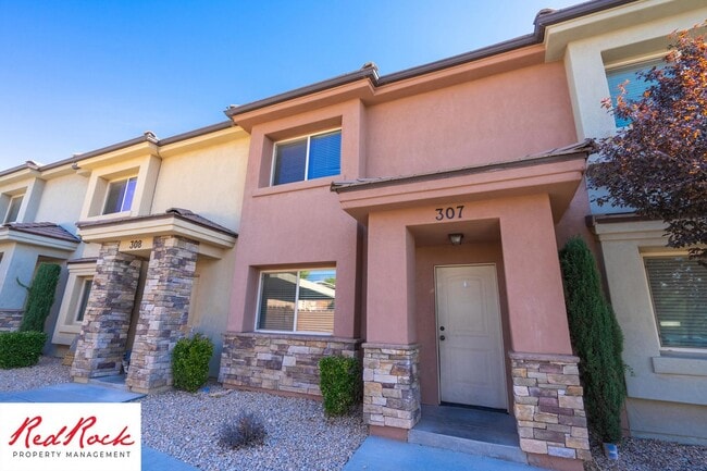 Photo - Charming 3 Bedroom Townhome with INTERNET INCLUDED & Dog-Friendly!