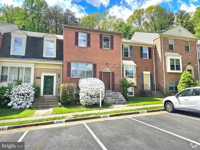 Building Photo - 4734 Gainsborough Dr Rental