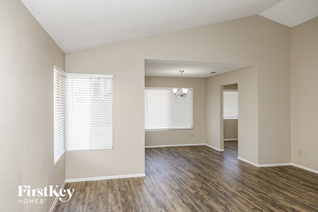 Photo - 1846 Green River St