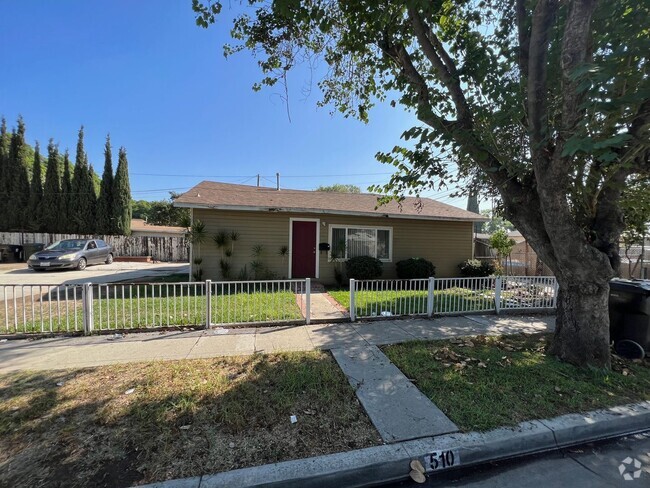 Building Photo - 3 Bed 1 Bath House in Downtown Fullerton!