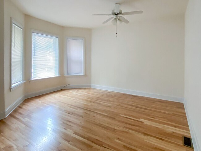Photo - 3820 N Sheffield Ave Unit 1
