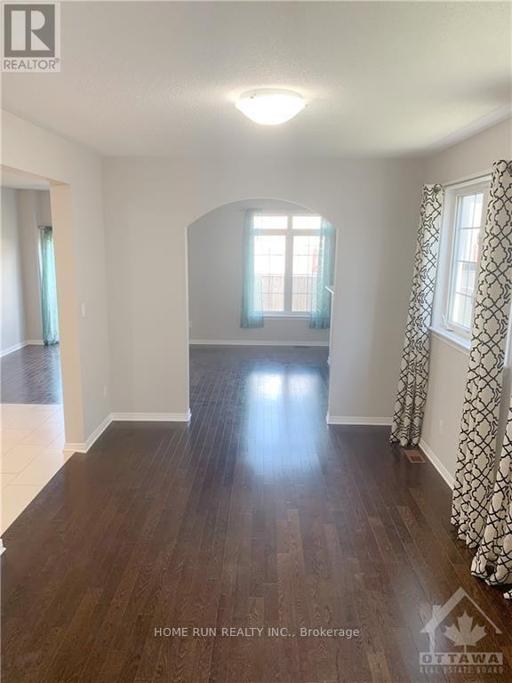 Photo - 488 Dundonald Dr