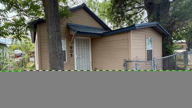 Photo - 905 N 2nd St