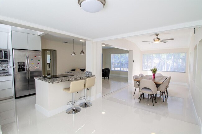 Photo - 2727 Calusa St