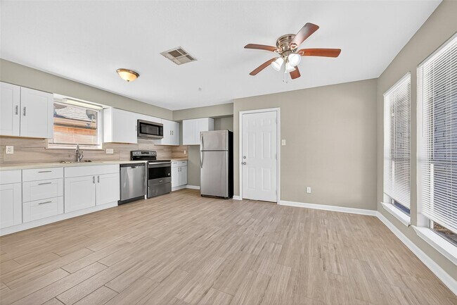 Photo - 5054 Pine Cliff Dr