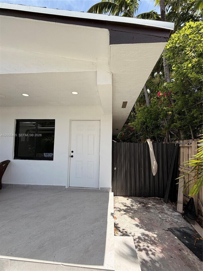 Building Photo - 3115 SW 18th St Unit 3117