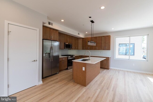 Photo - 1348 S Hollywood St Townhome