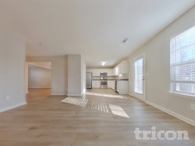 Photo - 613 Amberwood Dr