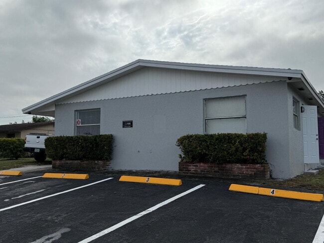 Building Photo - Charming 1-Bedroom Gem in Fort Lauderdale Unit Apt 4