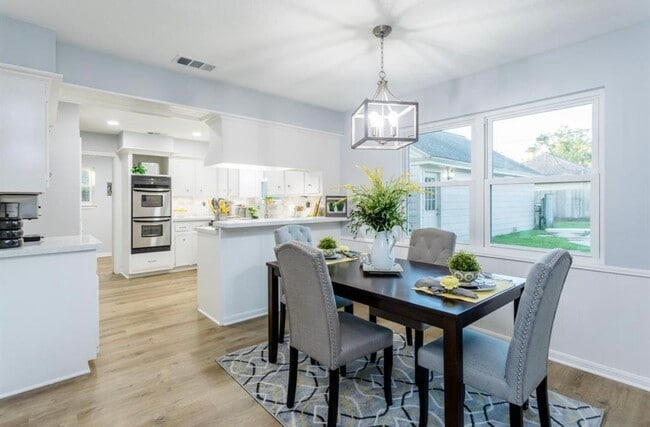 Photo - 15614 Pebble Bend Dr