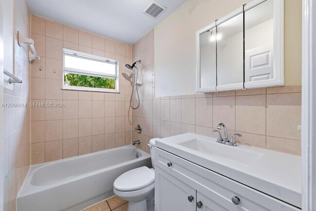 3072 NW 14th St Unit REAR
