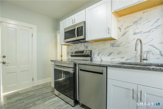 Photo - 21 Bayview Ave