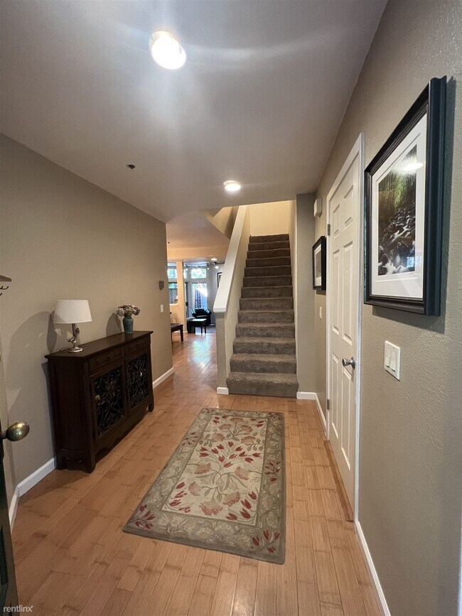 Photo - 3 br, 2.5 bath Condo - 727 Loma Verde Aven...