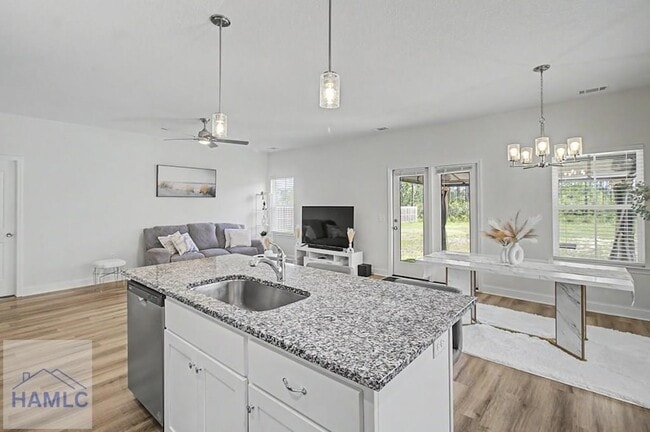 Photo - 99 Mcclelland Lp NE