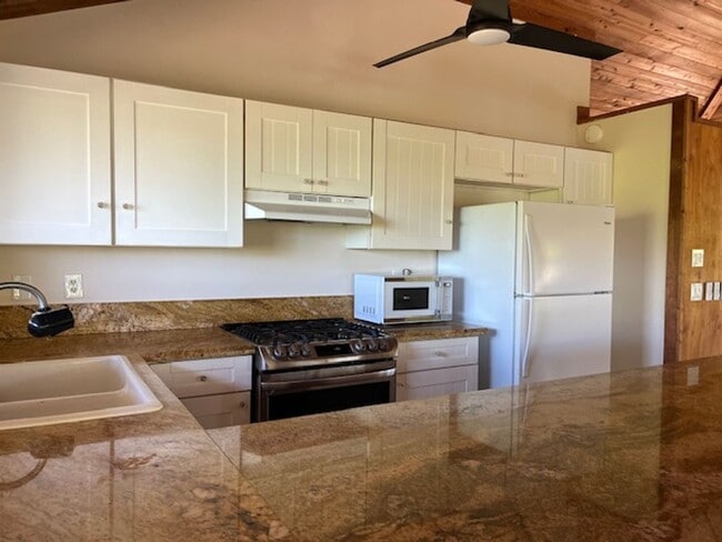 Photo - 3 Bedroom / 3 Bath Home with Ocean Views and World Class Surfing on Ali'i Dr