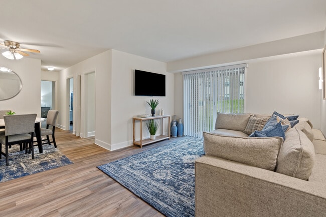 Building Photo - Woodsdale Apartments