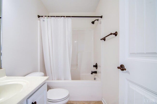 Photo - 111 Old Tavern Cir