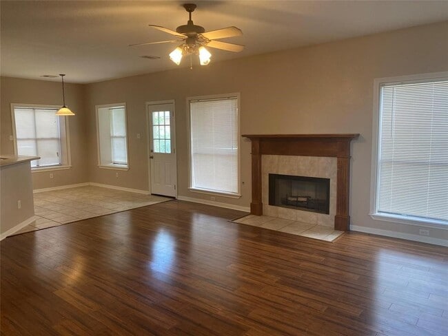 Photo - 104 Sumac St