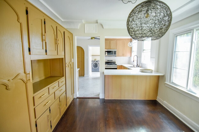 Kitchen/ Breakfast room - 1242 Stearns Dr Unit Upper