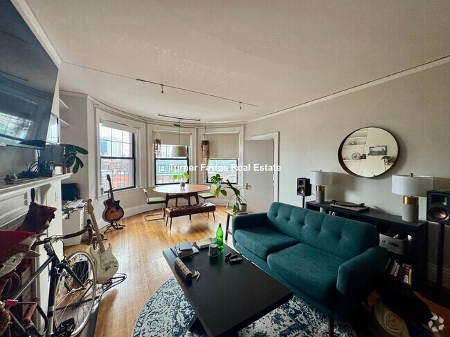 Building Photo - 464 Beacon St Rental