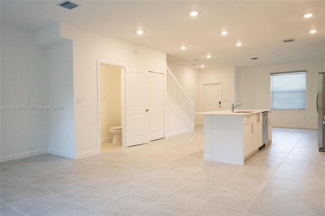 Photo - 204 SE 10th St