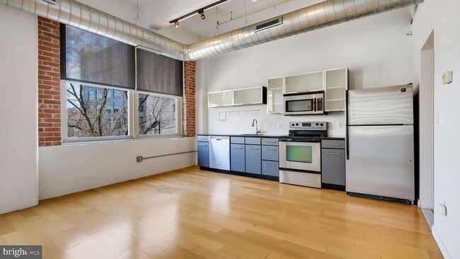 Building Photo - 444 N 4th St Unit 213