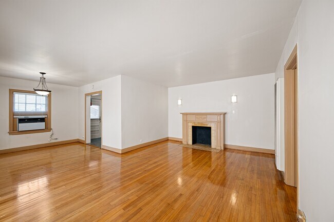 Building Photo - 1806 Banks St Unit 1