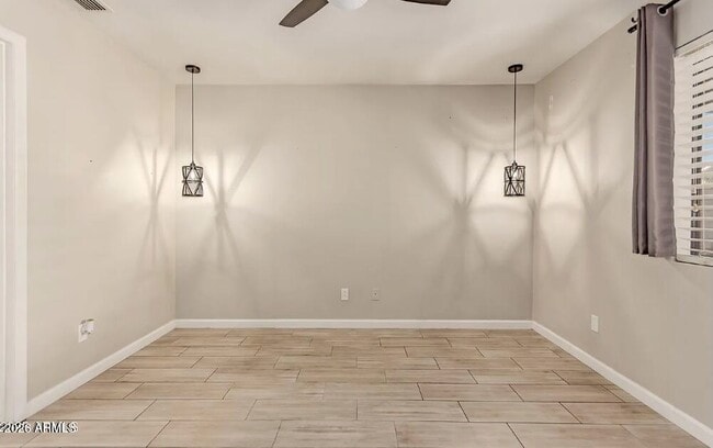 Photo - 2112 E Robin Ln