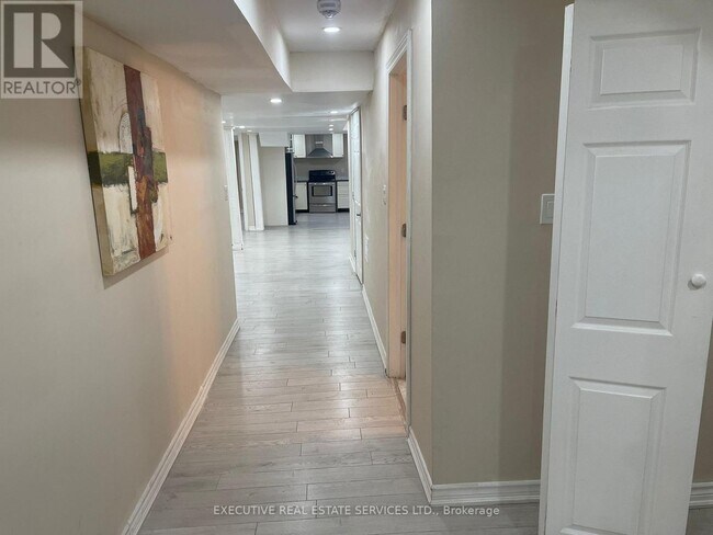 Photo - 96 Yardley Cres