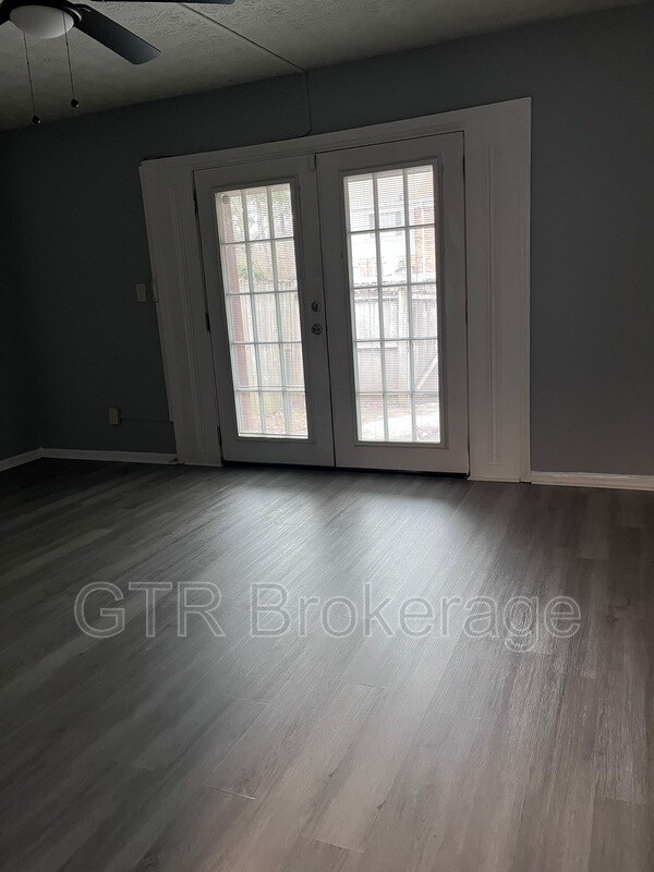 Photo - 2584 Stratford Ln