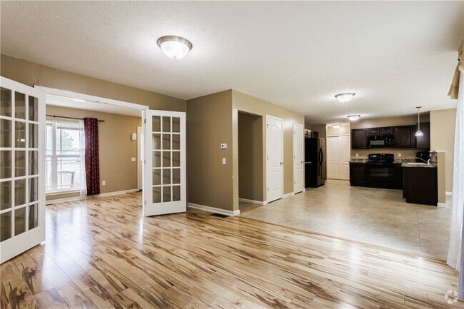Building Photo - 83 Southend Square Rental
