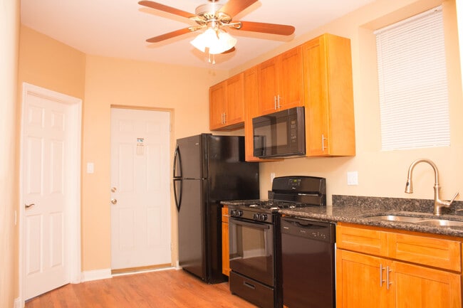 Photo - 8329 S Ingleside Ave Unidad #1