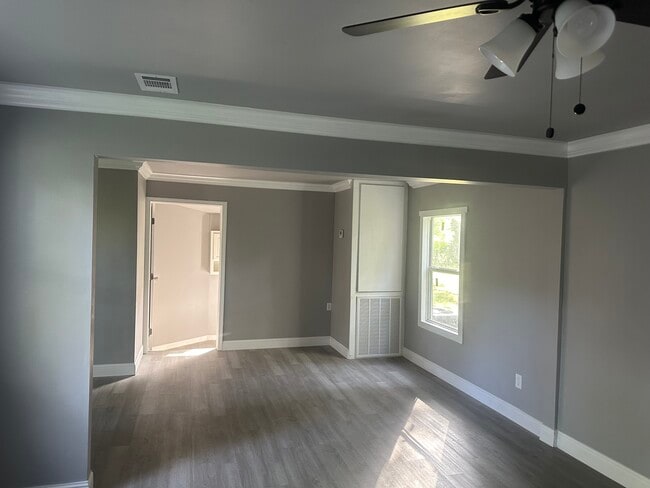 Photo - 1299 Hankins St