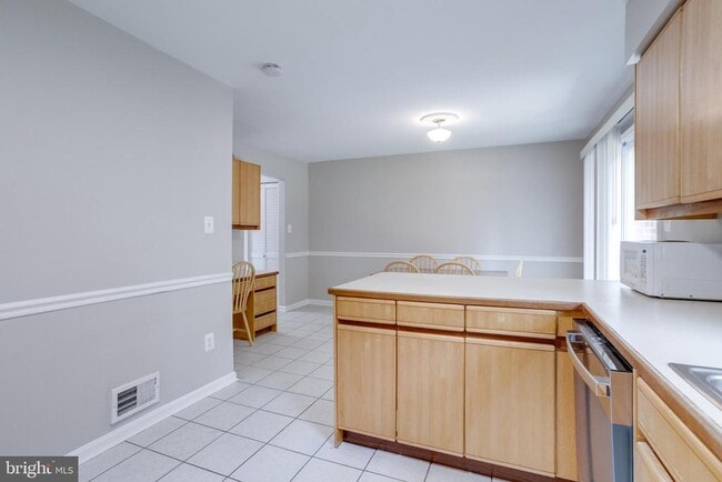 Building Photo - 4685 Forestdale Dr Rental